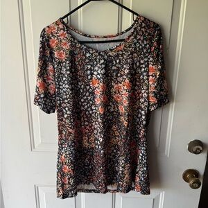 NEW Medium orange and Red Floral Short Sleeve Shirt